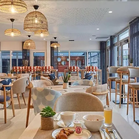 T3 Avec Piscine, 150m De L'ocean